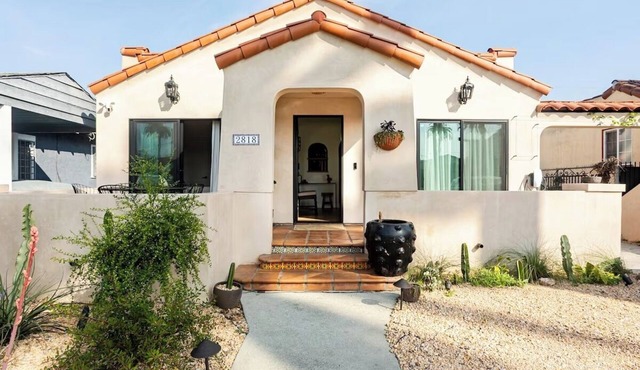 1BR Spanish Bungalow/Luxury Vintage Charm & Walkable/EV Charger