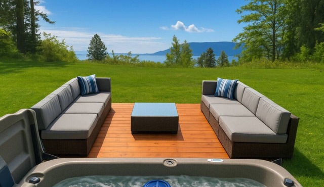 1BR Tiny Home Hideaway w/ Lake & Mountain Views in Sagle