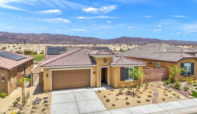 2,166 sq ft Home on Golf Course. Lodge Pools, Sports Courts & Fitness Center.