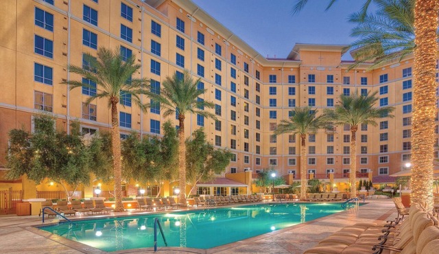 2 Bed 2 Bath Las Vegas - Pools, Hot Tubs, Cabanas and More!