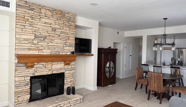 2-bedroom condo in the Sierra Del Oro neighborhood in Corona, CA with AC, WiFi.