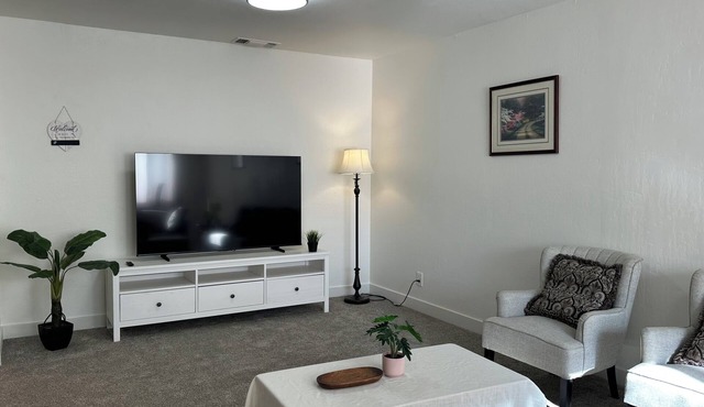 2-bedroom home in Sacramento downtown with free easy parking