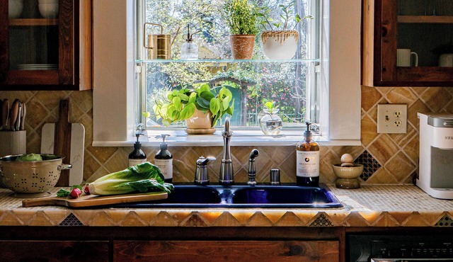 2-bedroom vintage bungalow in historic Folsom