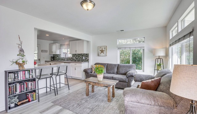 2 Blocks to Beach: Dog-Friendly Oceano Cottage