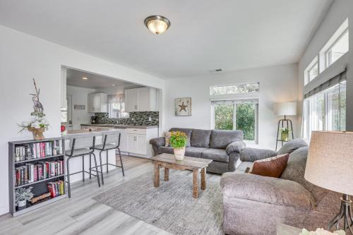 2 Blocks to Beach: Dog-Friendly Oceano Cottage