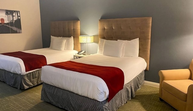 2 Comfortable Double Room Near Los Angeles Beaches, Shopping & Airport Access
