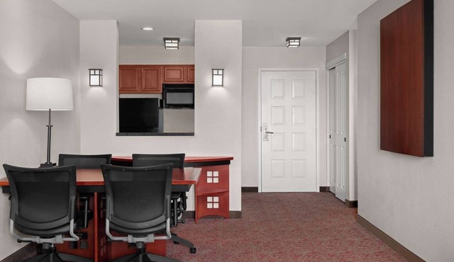 2 Cozy Suites Ideal for Groups doing business or visits - Balcony, Full Kitchen