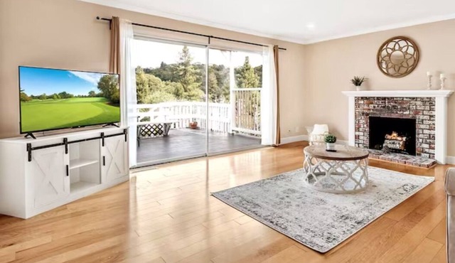 2 Kings bed french country house with a View and Hot tub