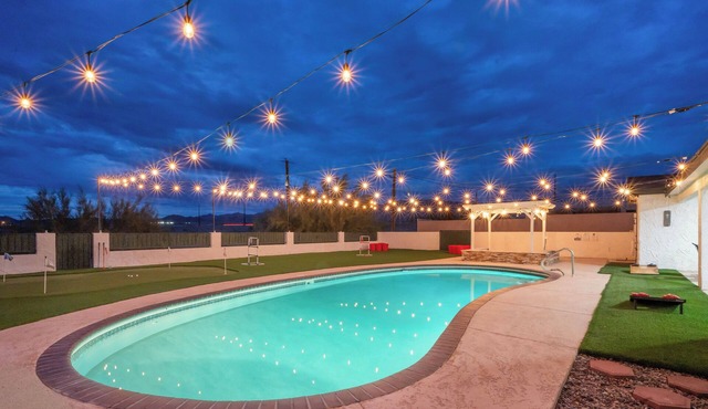 2 Mi to Lake Havasu: Group Oasis w/Views + Games