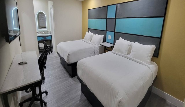 2 Queen Bed | Smoking