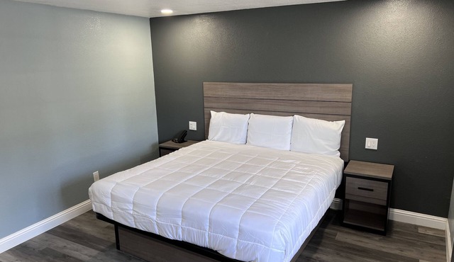 2 Room Suite - Indoor Pool and Spa - Walk to the Boardwalk