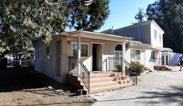 2400 - Spacious 3B2B House Close to Zoo, Coliseum, FWY & BART