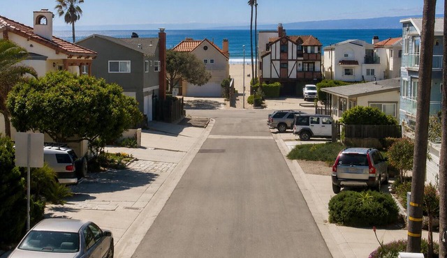 25% Off Aug 27-30! Walk To Beach, Roof-Top Patio! in Oxnard