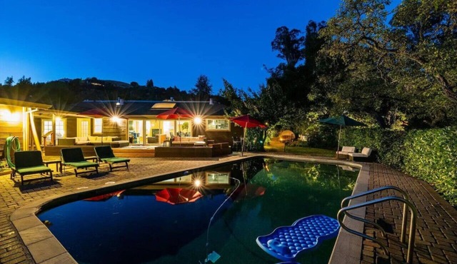 294) Perfect for large groups/ Salt water pool!