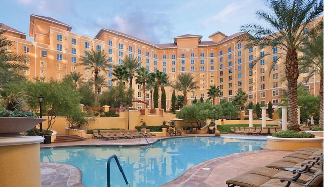 2Bed/2Bath Deluxe Condo! Book Your Vegas Getaway With Us!