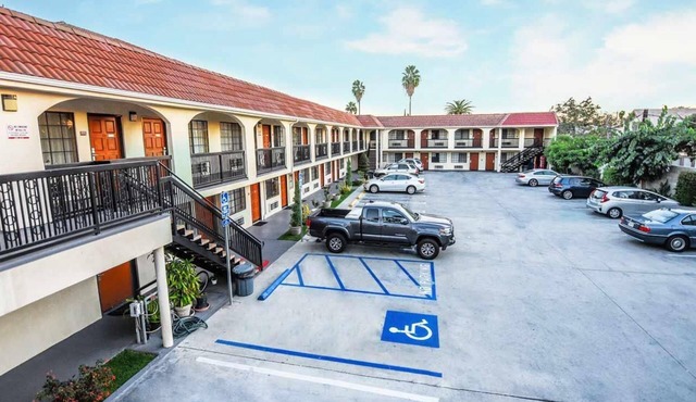 2QNS-2 Queen Beds Non Smoking in Glendale