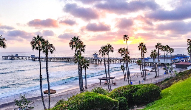 3 Accommodations | Downtown & Pier Nearby | Free Covered Parking | 2 Queen Beds