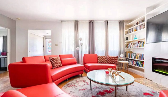3 Bdrm + 6 Beds + 2 Baths In A Cozy West Hollywood House