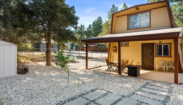 3 Bears - NEW Fireplace, Smart TV, Gambrel style cabin