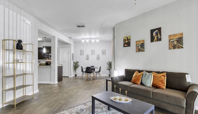 3 Bed Stylish Oasis+Fast WiFi+Pool+Gym in Windermere