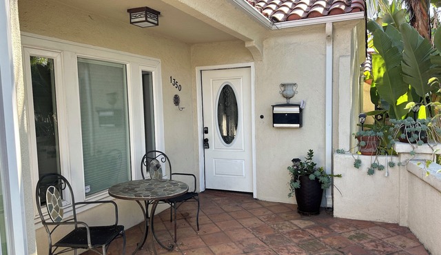 3-bedroom 3 bathroom house in awesome location - Los Angeles with AC, WiFi