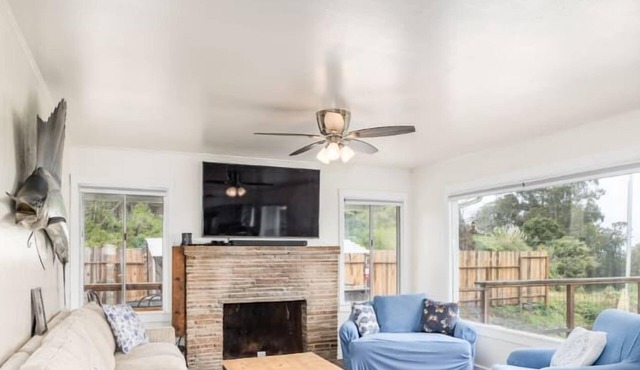 3 Bedroom Home with Stunning Views - Dog friendly!