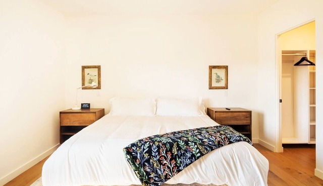 3-bedroom King size new build apartment in charming Carpinteria with WiFi, AC.