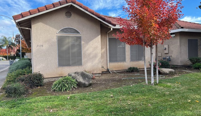 3-bedroom townhome in marvelous Merced with WiFi, AC