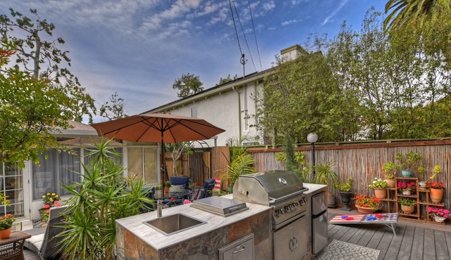 3 Blocks and 4 minute walk to the Beach in the Beautiful Santa Monica Canyon !!! in santa monica