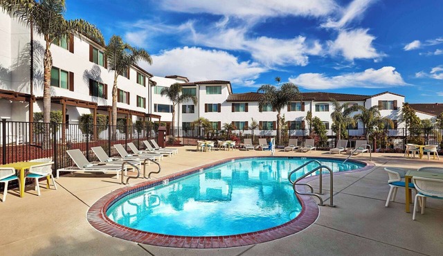 3 Classic Units of 2 Queens Room| Pool, Free Parking, 1.5 mi to Pismo Beach Pier