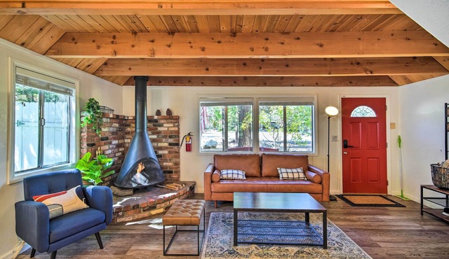 3 Mi to Lake: Sugarloaf Cabin w/Deck & Yard