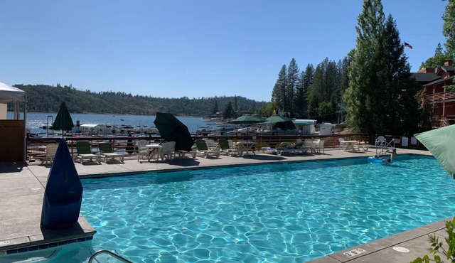 3 Mountain Retreat w/Breakfast (Select Stays) Near Bass Lake & Yosemite Trails