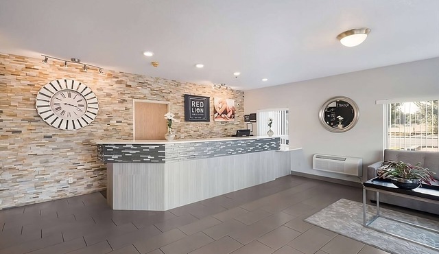 3 Spacious Accommodations with FREE Breakfast! A short drive to Columbia Park! in Kennewick
