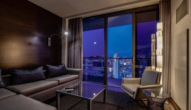 35th Floor luxury unit with panoramic Strip views