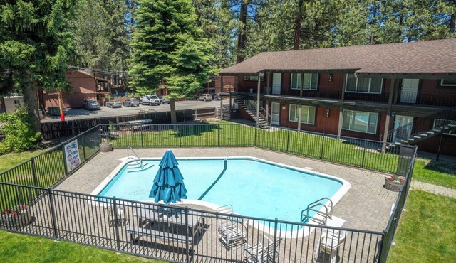 37 Villa Tahoe - Cozy & Stylish Condo - Walkable to the Lake - On 2 Bus Routes