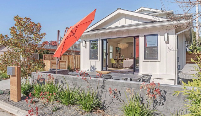 3868 Emerald House ~ Quiet Street, Walk to Beaches