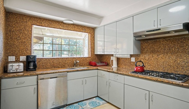 3B2BA Northridge Large Comfy Home Central Location