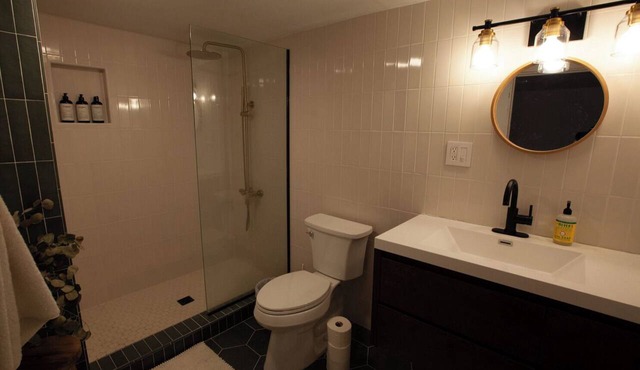 3bd/2ba Entire House in Highland Park