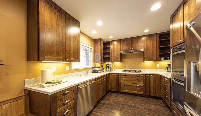 3bd home with hot tub