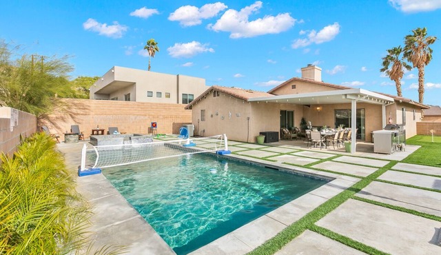3BR Desert Escape , Pool, Views & Mini Golf