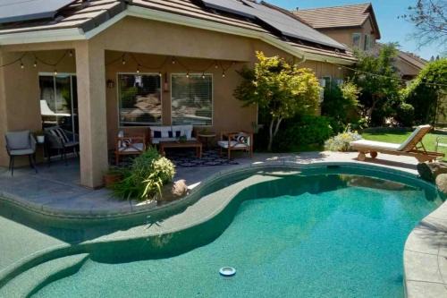 3BR Family Home with Pool and Hot Tub