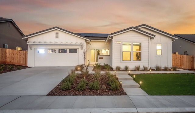 4 Bed 3 Ba Home near Lake with Chef’s Kitchen, Private Gym, & Attached Suite.