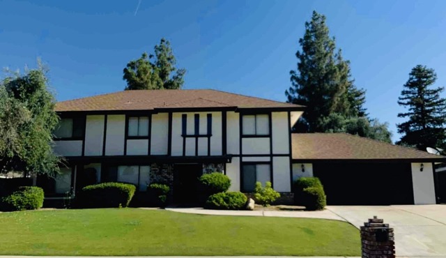 4 BED/3BATH huge custom POOL HOME in Fabulous neighborhood!Pool table/fireplace!