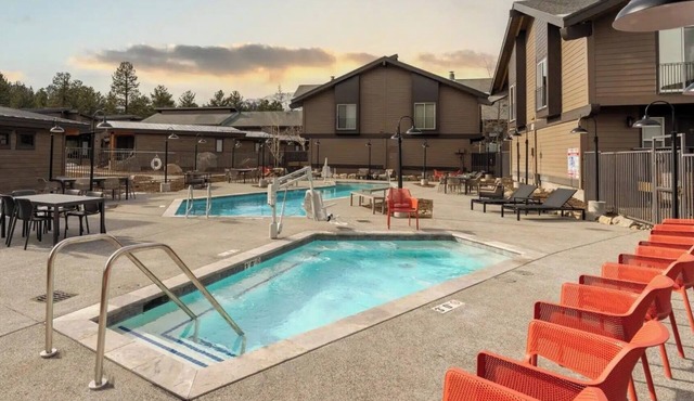4 Cozy Alpine Units with Sauna & Steam Room Access Near Mammoth Ski Adventures!