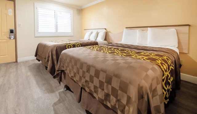 4 Modern Rooms Close to Corcoran Station - Simple & Relaxed Guest Experience