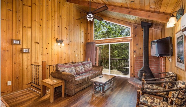 4 Spacious Chalet Near Hiking Trails & Water Sports on Beautiful Bass Lake