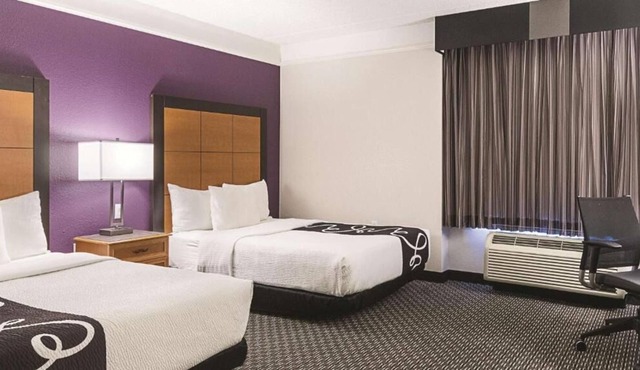4 x 2 Double Beds Deluxe Rm at La Quinta Inn & Suites by Wyndham Ontario Airport