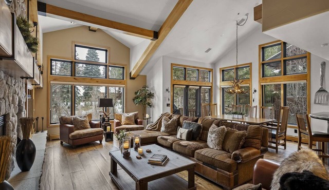 4BR/4BA Incline Village condo w/pool & mountain views