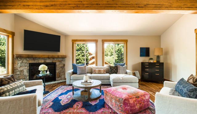 4BR Luxury lodge : hot tub, slopes & trails!