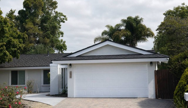 4BR Near UCSB & Santa Barbara Private Hot Tub Walk to Beach Pool access